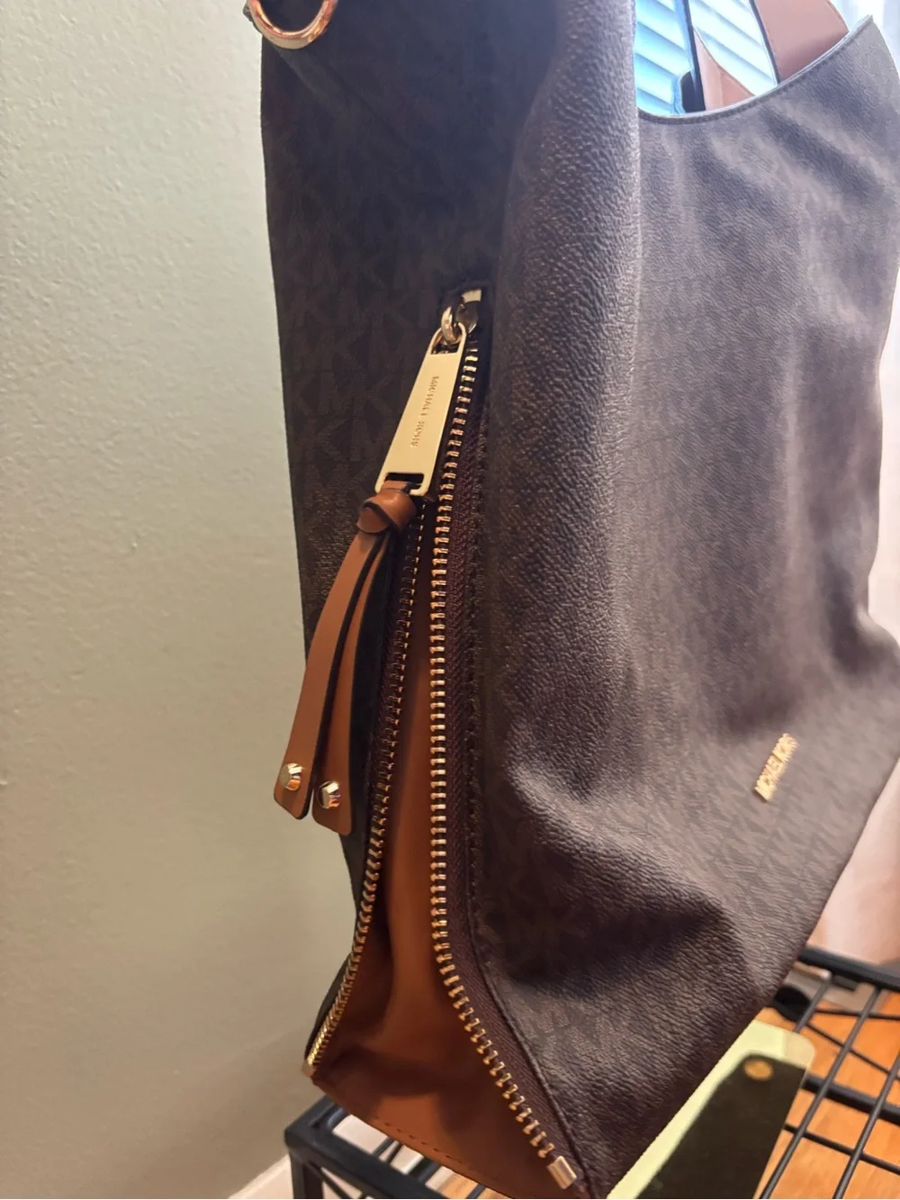 Michael Kors Men's Cognac Brown Leather handbag 🎁 Free Gift with Purchase! ✨